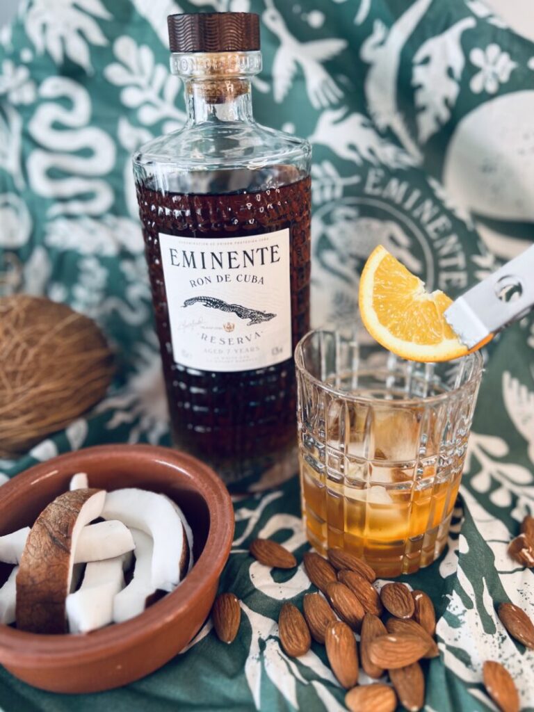 Eminente Rum auf Eis mit Orange