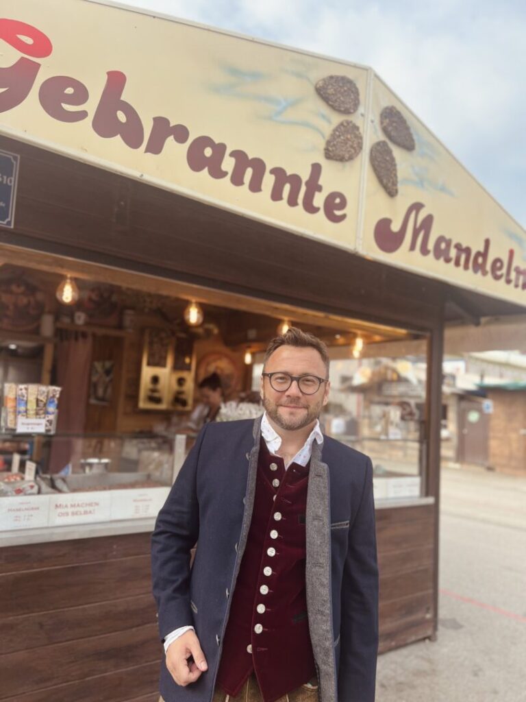 Mandelstand vorm Augustiner Festzelt
