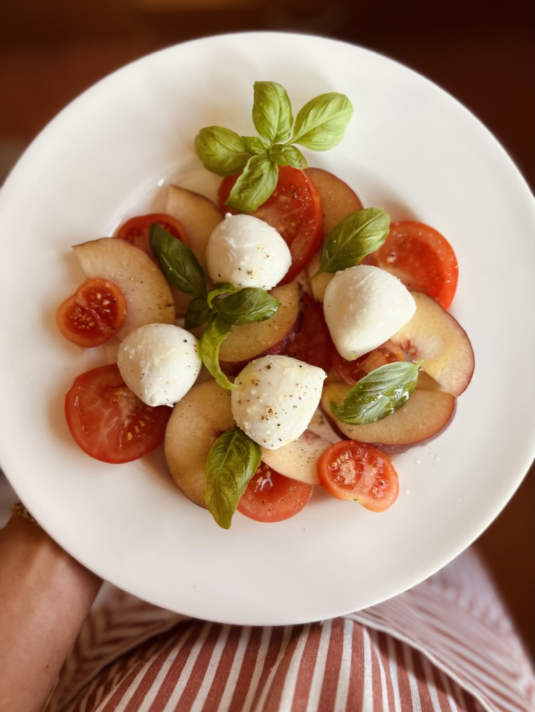 Pfirsich-Tomaten-Caprese