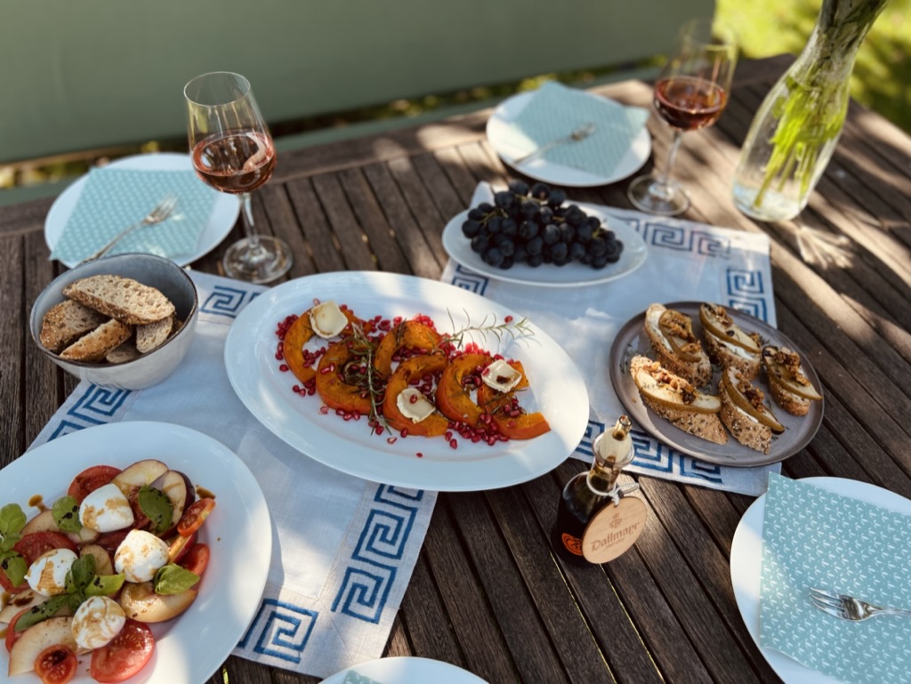 Verschiedene Vorspeisen mit Aceto Balsamico