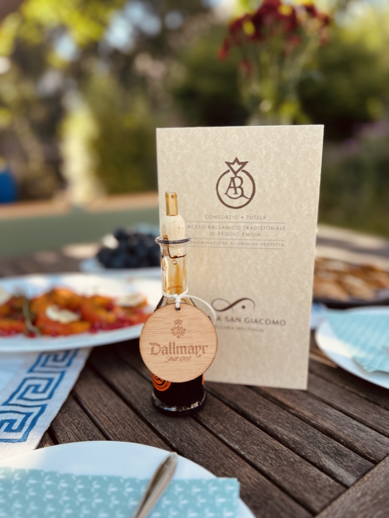 Exklusiv verpackt mit einem Ausgießer