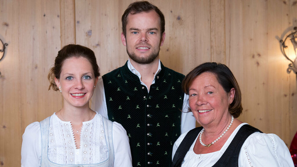 V.l.n.r. Gastgeber Julia, Philipp, Silvia © Minglers Sportalm